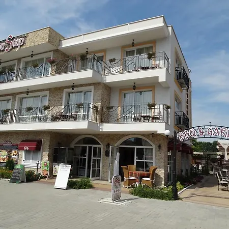 Otel The Step Family