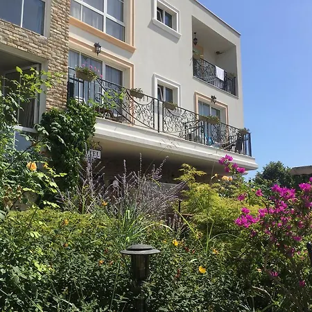 Отель The Step Family 2*