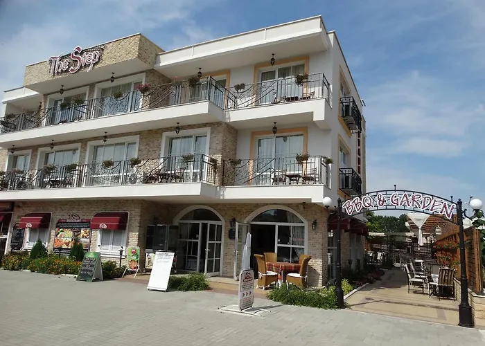 Отель The Step Family