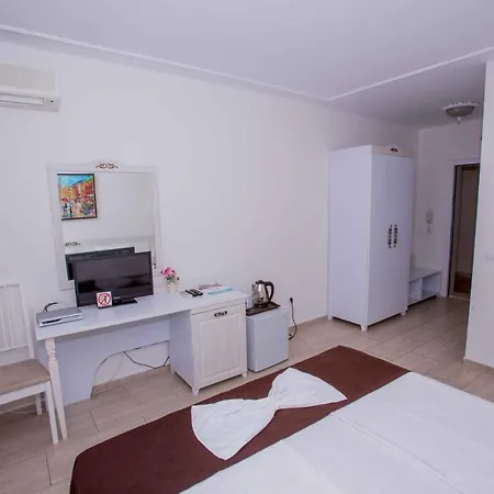 The Step Family فندق