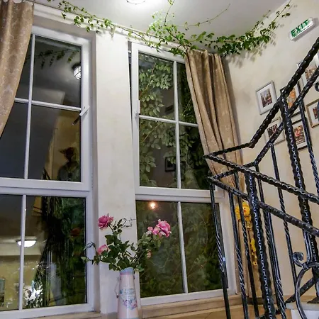 فندق The Step Family