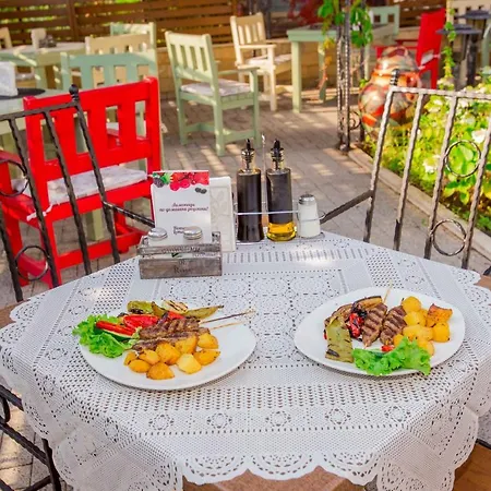 The Step Family فندق