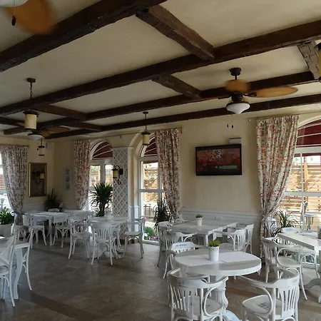 فندق The Step Family ساني بيتش