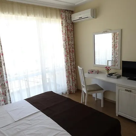 فندق The Step Family 2*