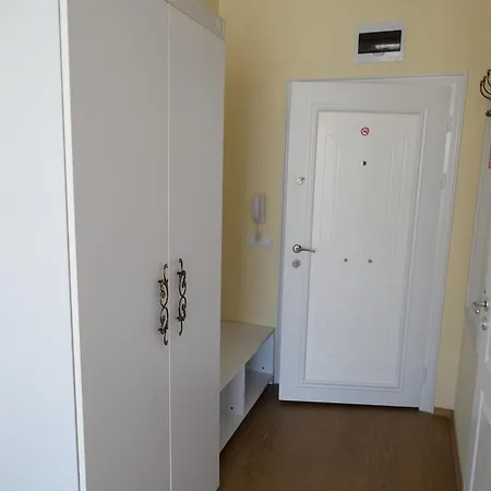 The Step Family فندق ساني بيتش