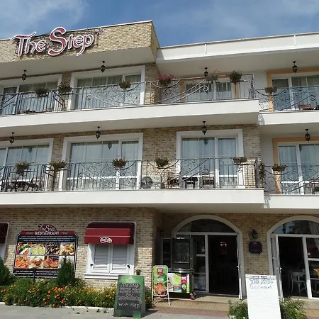 The Step Family ساني بيتش